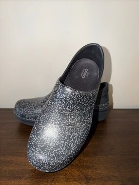Crocs Dual Comfort Womens Black Gray Slip On Cushion Speckled Clogs Sz 9 Shoes
